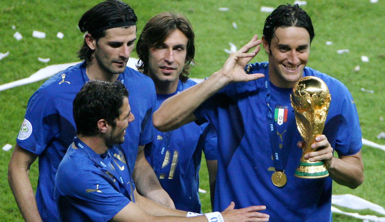 Pemain bernomor punggung 21 tersebut menjadi andalan timnas Italia pada periode 2002 hingga 2015. Sang pemain memperkuat Gli Azzurri dalam 117 pertandingan dengan koleksi 13 gol dan 23 assist. (AFP/ Daniel Garcia)