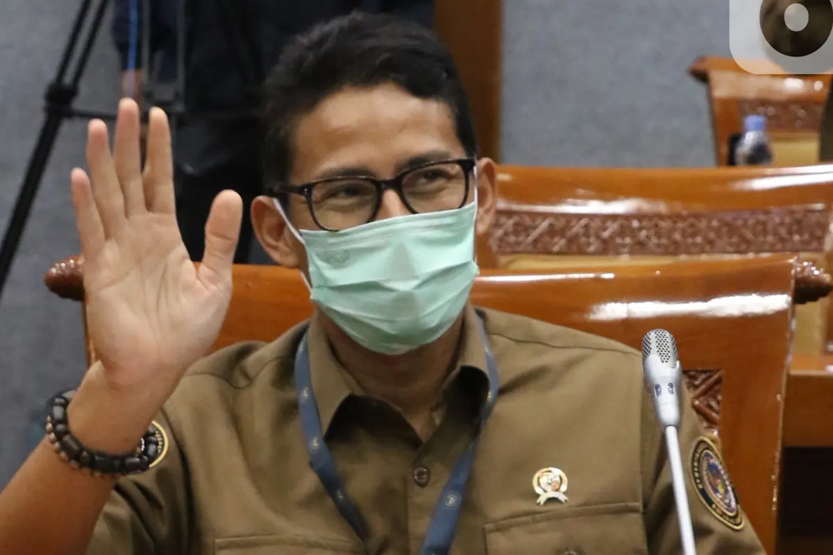 Rapat Perdana dengan DPR, Begini Gaya Menparekraf sandiaga uno