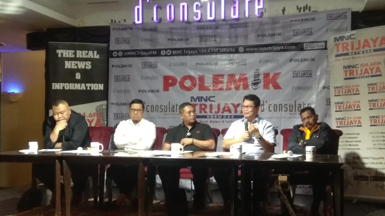 Direktur Program SMRC, Sirojudin Abbas dalam diskusi Polemik MNC Trijaya Network