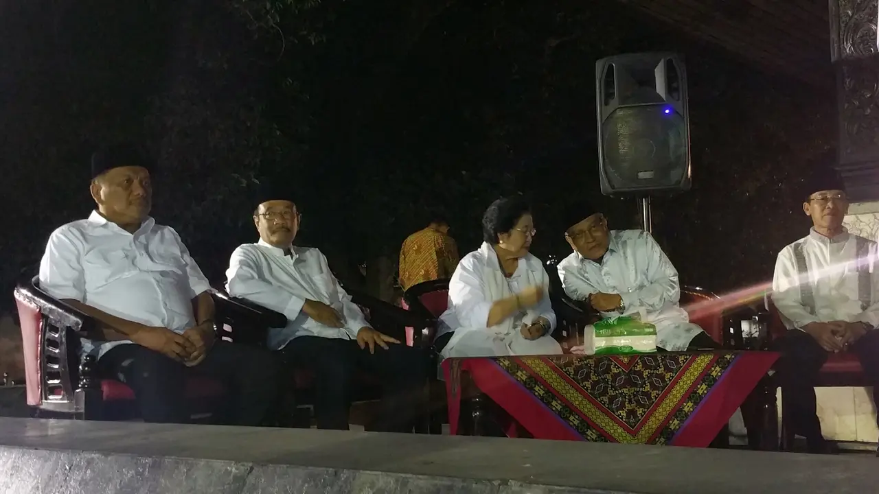 Megawati Soekarnoputri ziarah ke Makam Bung Karno, Blitar.