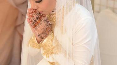 15 Inspirasi Wedding Dress Cantik Untuk Muslimah Berhijab Fimela Fimela Com