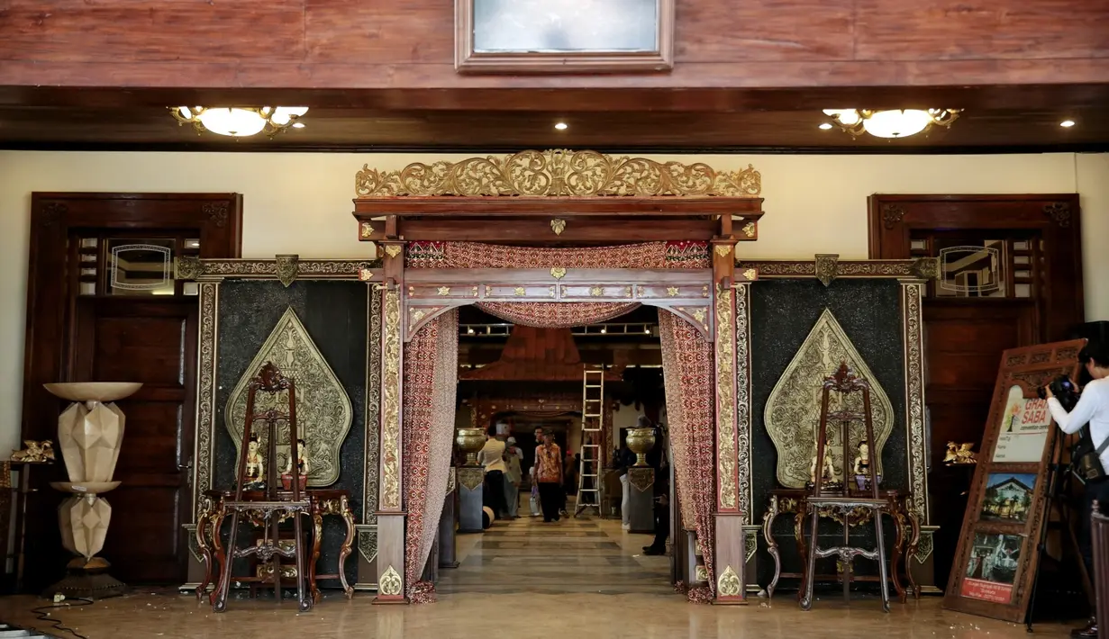 Gedung Graha Saba Buana di Surakarta merupakan tempat ijab kabul Kahiyang Ayu dan Bobby Nasution. Pernikahan akan berlangsung pada Rabu, (8/11). Ribuan tamu undangan dalam acara dengan nuansa adat Jawa. (Adrian Putra/Bintang.com)