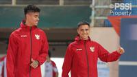 Pemain Timnas Indonesia, Mees Hilgers dan Eliano Reijnders saat mengikuti latihan menjelang laga Kualifikasi Piala Dunia 2026 melawan China yang berlangsung di Stadion Qingdao Tiantai, China pada Minggu (13/10/2024) malam waktu setempat. (Dok. PSSI)