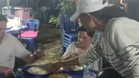 Video Viral Turis Pesan Makan di Rumah Duka, Dikira Food Court