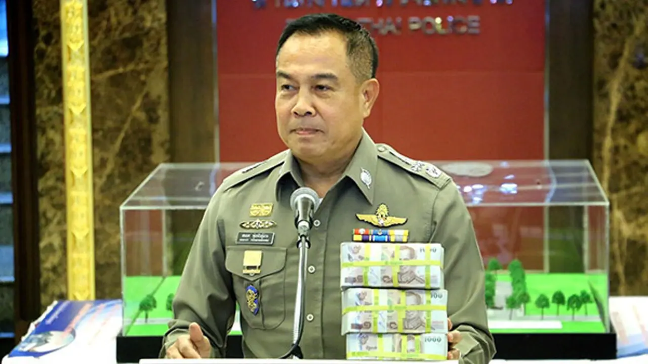 Uang Sayembara Bomber Bangkok Dihadiahi ke Polisi