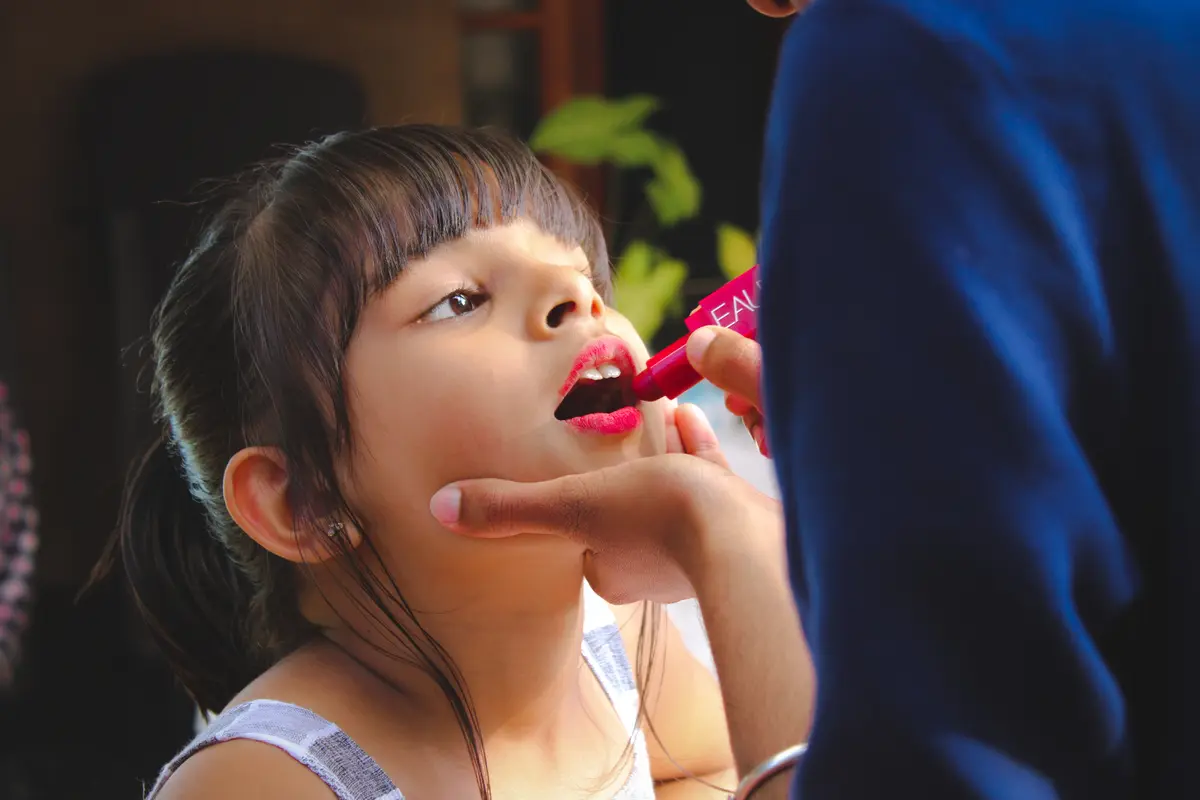 How To: 3 DIY Lipstick Homemade yang Ramah Untuk Anak-Anak