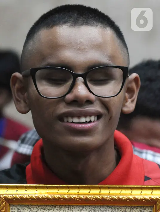 Atlet disabilitas tunanetra DKI Jakarta IA Sadewa Satriya Aji (17) meraih perak dan perunggu pada ajang Pekan Paralimpiade Nasional 2021 di Papua cabang olahraga renang. (merdeka.com/Imam Buhori)