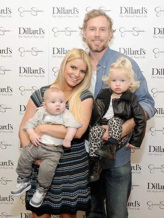 Disana hanya Eric yang terlihat mengkonsumsi alkohol, sedangkan Jessica menolaknya lantaran ia sedang berbadan dua. (AFP/Bintang.com)