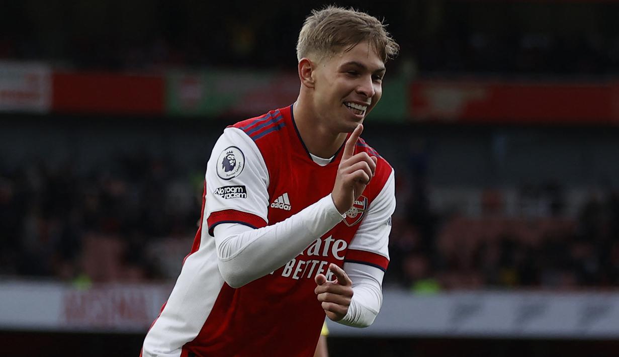 Emile Smith Rowe. Gelandang serang Inggris berusia 21 tahun yang kini memasuki musim ke-4 bersama Arsenal ini juga dipromosikan ke tim utama The Gunners pada awal musim 2018/2019. Di musim 2021/2022 ini ia telah mencetak 9 gol dan 2 assist hanya dalam 21 laga di Liga Inggris. (AFP/Ian Kington)