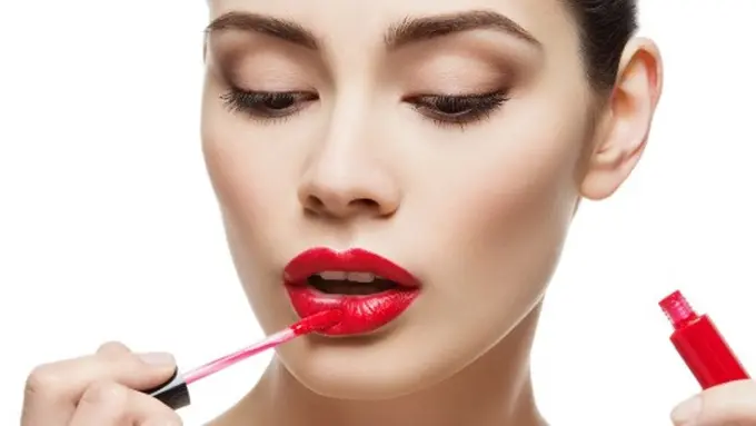 Jangan Sedih! Meski Makeup Habis, Kamu Bisa Pakai Liquid Lipstik