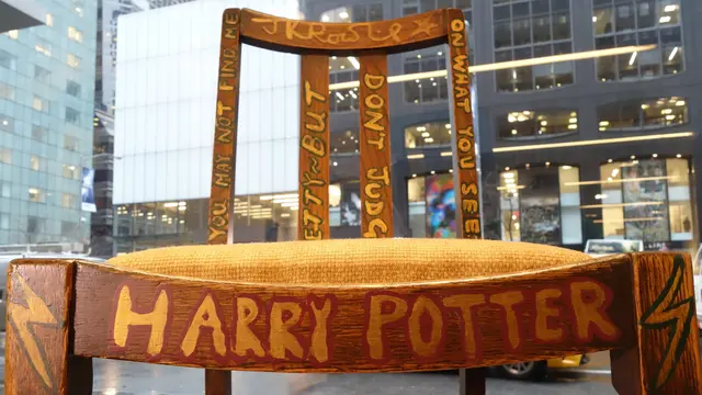 20160404-Kursi JK Rowling saat Menulis Harry Potter Dilelang Setengah Miliar Rupiah-New York