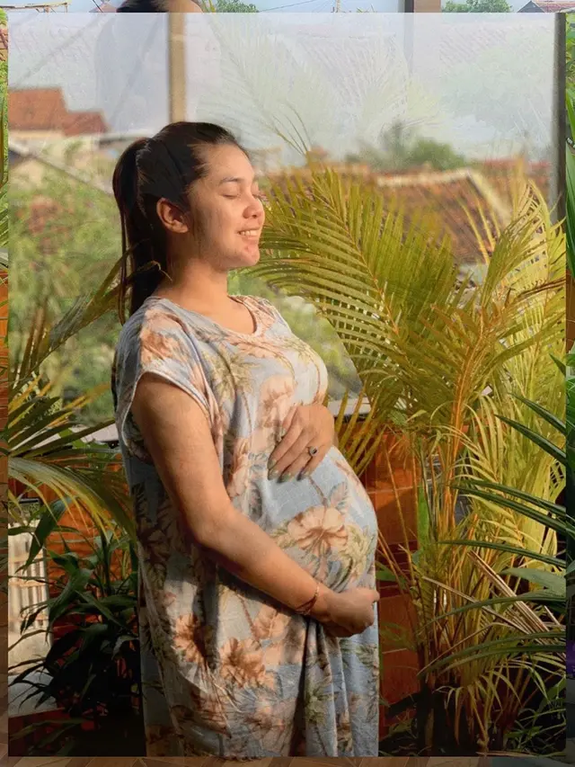 Resmi Jadi Ibu, Ini 6 Potret Perjalanan Kehamilan Raya Kitty