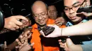 Bupati Malang Rendra Kresna menjawab pertanyaan wartawan usai menjalani pemeriksaan di gedung KPK, Jakarta, Senin (15/10). Rendra Kresna ditahan 20 hari kedepan untuk mempermudah pemeriksaan terkait dugaan suap gratifikasi. (merdeka.com/Dwi Narwoko)