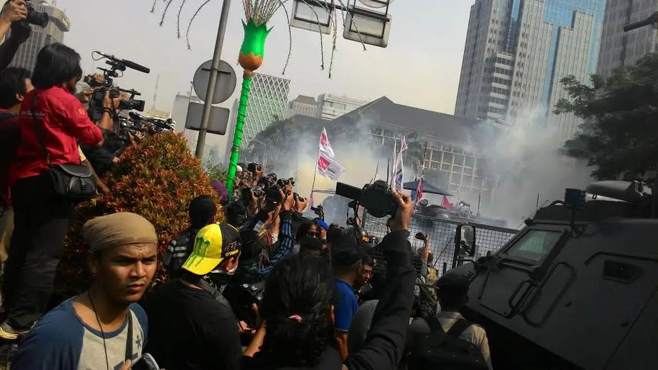 Massa Klaim 1 Demonstran Tewas dan 2 Lainnya Hilang