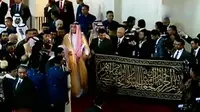 Pengelola Istiqlal segera membingkai hadiah dari Raja Salman dan akan ditempatkan di lokasi yang mudah disaksikan pengunjung.