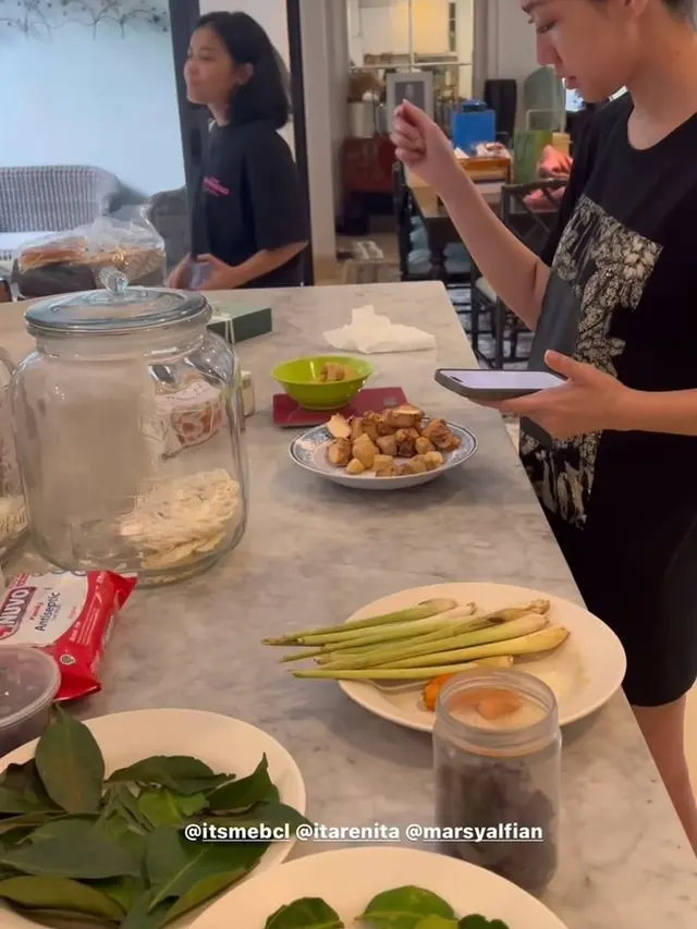 7 Potret Bunga Citra Lestari Masak Rendang 18 Kg, Persiapan Lebaran