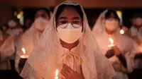 Tri Hari Suci atau tiga hari suci terdiri dari Misa Kamis Putih, Jumat Agung, dan Sabtu Suci. (Yasuyoshi CHIBA/AFP)