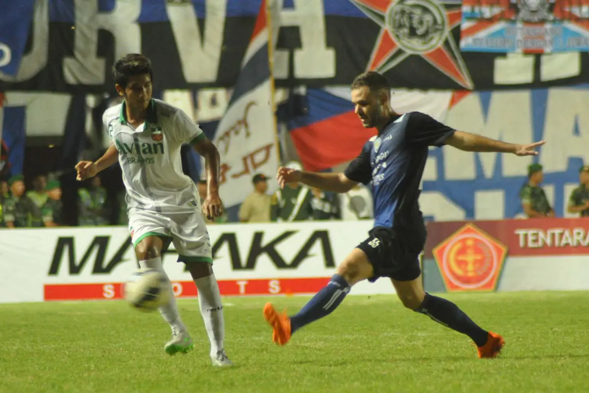 Surabaya United vs Arema Cronus