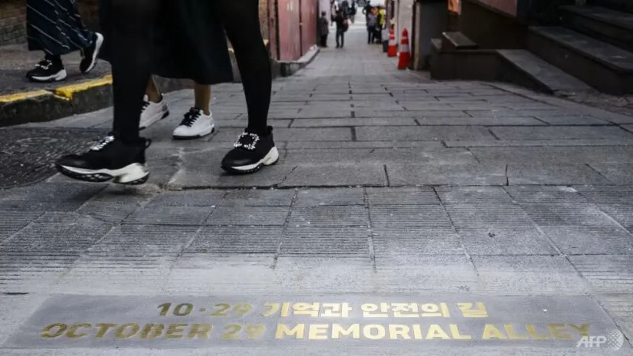 Tugu peringatan korban tragedi Halloween Itaewon, Korea Selatan. (Foto: AFP/Anthony Wallace)