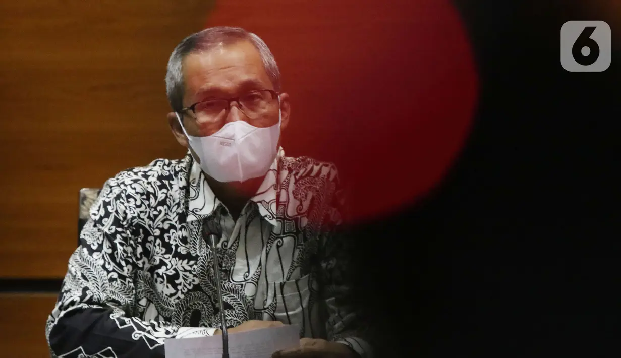 Wakil Ketua KPK, Alexander Marwata menyampaikan rilis penahanan tersangka baru terkait pengembangan kasus yang melibatkan Angin Prayitno Aji dan Dadan Ramdani di Gedung KPK, Jakarta, Kamis (17/2/2022). KPK menahan dua orang konsultan pajak. (Liputan6.com/Helmi Fithriansyah)