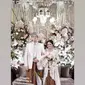 Putri Gubernur DKI Jakarta Anies Baswedan, Mutiara Baswedan menikah dengan Ali Al-Hubaery dalam balutan kebaya pernikahan yang mendapat polesan gaun pengantin (Foto: Tangkapan layar stories Instagram @raonar.baswedan)