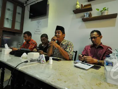 Diskusi bertajuk 'Rakyat Mulai Resah' di Jakarta, Jumat (27/3/2015). Pembicara yang hadir Ray Rangkuti, Dani Setiawan dan Romo Benny Soesetyo. (Liputan6.com/Faizal Fanani)