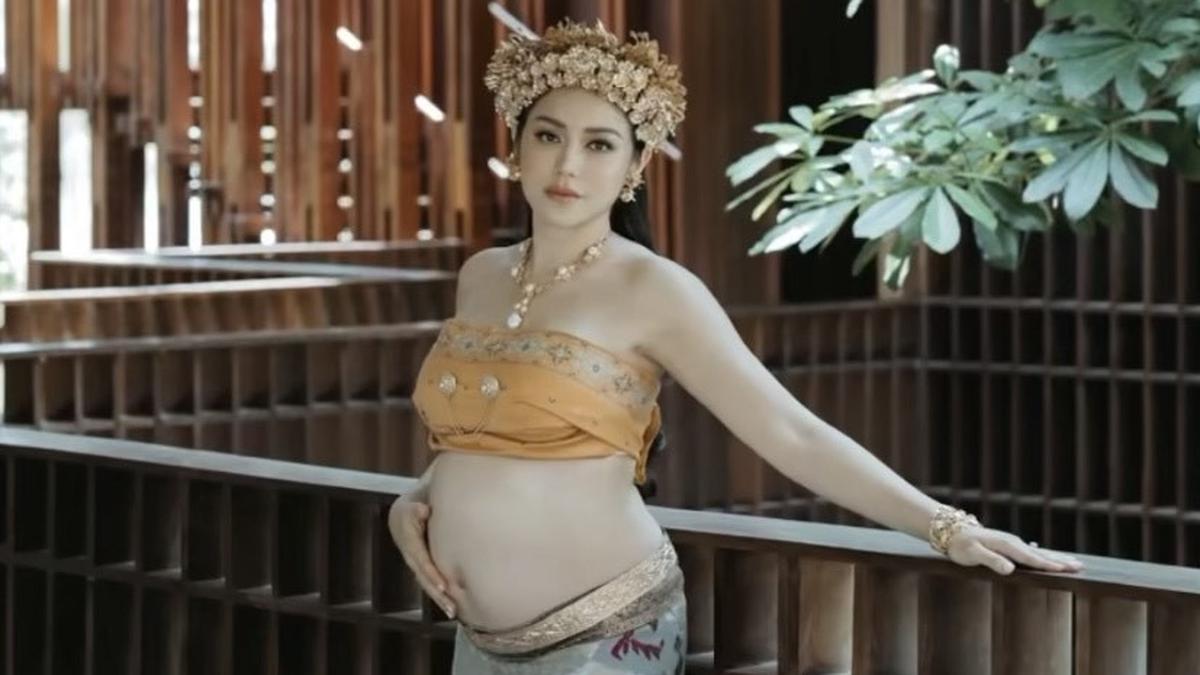 Adu Gaya Foto Maternity Jessica Iskandar versus Patricia Gouw, Berbalut Baju Bali dan Outfit Artistik Berita Viral Hari Ini Rabu 18 September 2024