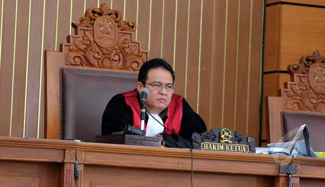 Hakim Sahir Purba saat memimpin Sidang lanjutan praperadilan mantan Menteri ESDM di PN Jakarta Selatan, Jakarta, Rabu (22/4/2015).(Liputan6.com/Helmi Afandi)