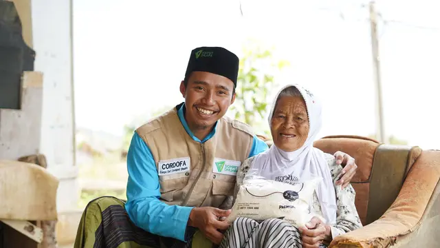 Zakat fitrah merupakan kewajiban bagi setiap Muslim yang mampu dan harus ditunaikan sebelum pelaksanaan salat Idulfitri. (Dok Dompet Dhuafa)