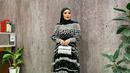 Penampilan Nindy Ayunda satu ini juga berhasil mencuri perhatian netizen. Gaya OOTD Nindy dengan busana bernuansa hitam serta ornamen silver pun membuatnya terlihat makin elegan. (Liputan6.com/IG/@nindyayunda)