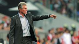Jupp Heynckes. Didatangkan Real Madrid pada awal musim 1997/1998 dari Tenerife. Meski hanya semusim di Real Madrid, ia langsung mempersembahkan trofi Liga Champions untuk Real Madrid usai mengalahkan Juventus 1-0 dalam partai final di Amsterdam Arena, 20 Mei 1998. (AFP/Christof Stache)