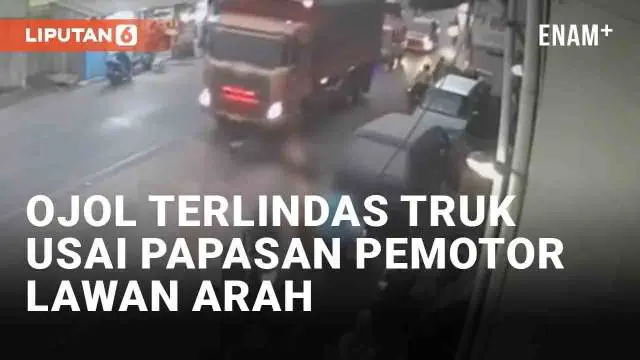 Kecelakaan tragis menimpa seorang pemotor di Jl Kesunean, Kota Cirebon pada Kamis (12/10/2023) petang. Korban yang diketahui seorang driver ojol terlindas truk. Kronologi berawal dari korban yang berkendara dan berpapasan dengan pemotor lawan arah.