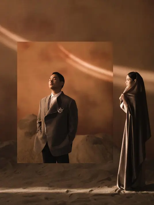 Di momen itu, Clarissa tampil elegan mengenakan hooded dress rancangan desainer kenamaan @stellarissa. [@clarissatanoe].