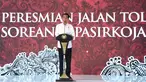 Presiden Joko Widodo memberi sambutan saat meresmikan tol Soreang-Pasir Koja (Soroja) di Kabupaten Bandung, Senin (4/12). Jalan tol ini terbentang sepanjang 10 km. (Liputan6.com/Biro Pers Kepresidenan)