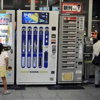 Vending machine yang biasanya berisi makanan atau minuman, di jepang berisi benda sehari-hari (Sumber foto: tokyoblingswordpress)
