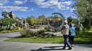 Orang-orang mengunjungi Beijing Garden Expo Park di Distrik Yanqing, Beijing, China, 17 September 2020. (Xinhua/Li Xin)