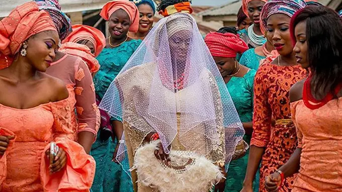 15 Potret Pengantin dengan Balutan Hijab yang Bikin Takjub