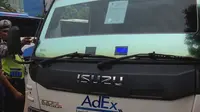 Polisi merazia kendaraan yang menggunakan sirine dan rotator. (Liputan6.com/Nanda Perdana Putra)