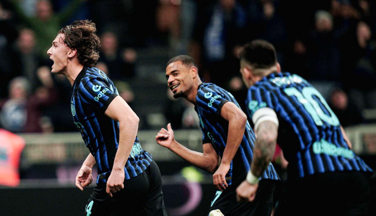 Pemain Inter Milan, Francesco Pio Esposito, melakukan selebrasi setelah mencetak gol ke gawang Juventus di pertandingan pekan ke-25 Liga Italia 2025/2026 di Giuseppe Meazza, Minggu (15/02/2026) dini hari WIB. (Spada/LaPresse via AP)