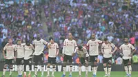 Pemain Liverpool saat drama adu penalti melawan Crystal Palace di Community Shield yang digelar di Wembley, Minggu (10/8/2025). (Glyn KIRK / AFP)