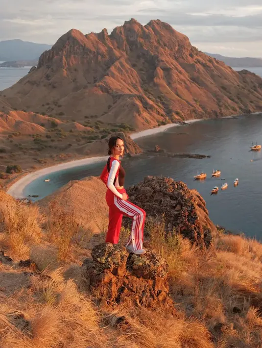 Unggahannya sontak dibanjiri komentar ucapan selamat oleh netizen. Selamat ulang tahun Cinta!  [Instagram/claurakiehl]