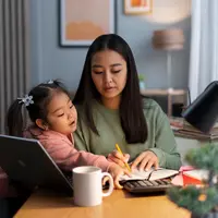 Hubungan orangtua dan anak menjadi salah satu faktor terkuat dalam membentuk ketahanan mental anak saat menghadapi tantangan dan rasa kecewa. (foto/dok: freepik)
