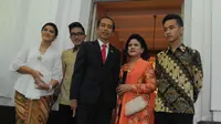 Jokowi memperkenalkan keluarganya kepada para awak media di rumah dinas Gubernur DKI Jakarta, (20/10/14). (Liputan6.com/Herman Zakharia) 