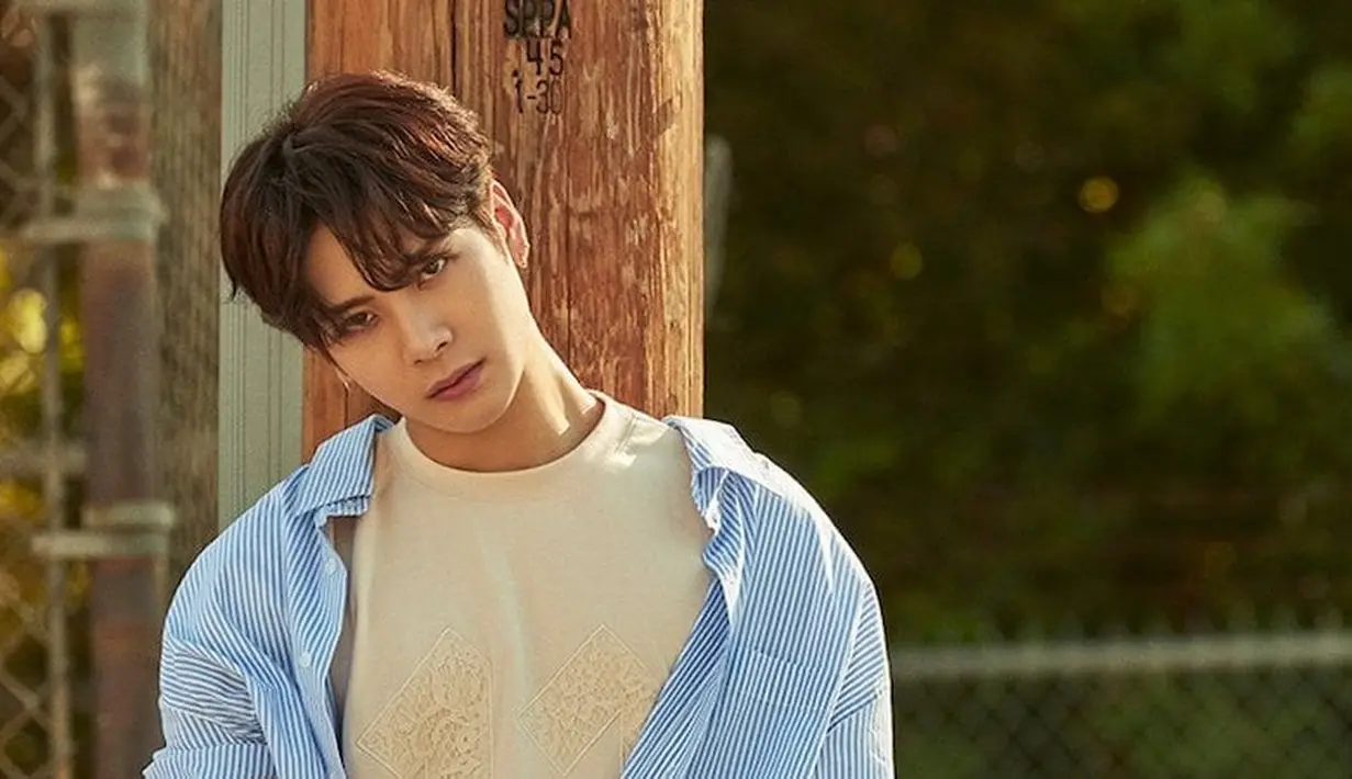 Jackson GOT7 dinobatkan sebagai evil hyung lantaran kelakukannya yang super jahil. Kelakuannya ini kerap membuat orang lain jadi geleng-geleng. (Foto: soompi.com)