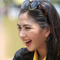 "Ada lah, spesial sebagai simbolis aja. Kado yang palling indah ya hubungan ini aja," kata Mischa Chandrawinata di RPTRA Kalijodo, kawasan Tambora, Jakarta Barat, Rabu (29/3). (Adrian Putra/Bintang.com)