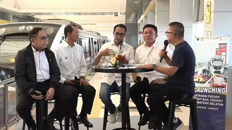 Menteri Perhubungan Budi Karya Sumadi meluncurkan Feeder LRT di Kota Palembang,