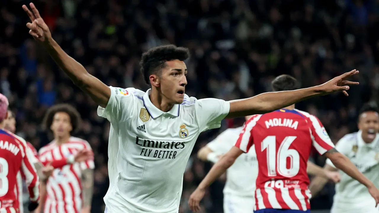 Foto: Momen Alvaro Rodriguez Selamatkan Los Blancos dari Kekalahan pada Derbi Madrid, Cetak Gol Cantik Melalui Sundulan