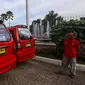 Sejumlah angkutan Koperasi Wahana Kalpika (KWK) saat peresmian, Jakarta, Senin (3/4). Kerjasama KWK dengan PT. Transportasi Jakarta (Transjakarta) ini diharapkan bisa menghantarkan warga hinga ke pelosok pemukiman. (Liputan6.com/Faizal Fanani)