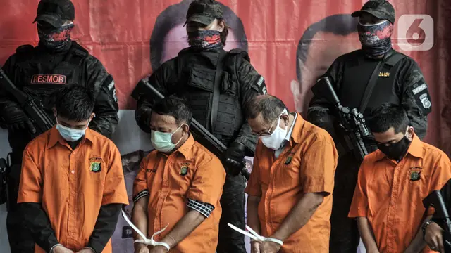 FOTO: Polisi Bekuk 12 Tersangka Pembunuhan Pengusaha Pelayaran