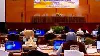Penghitungan suara Pilkada DKI secara manual terus dilakukan KPUD DKI Jakarta. Sementara Rano Karno optimistis akan menang di pilgub 2017. 